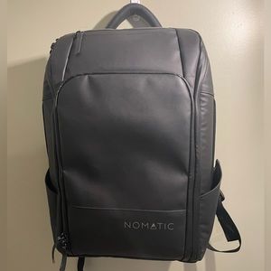 Nomatic Laptop Backpack 20L (expands to 24L)